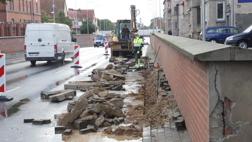 Nepatogu: dėl Herkaus Manto gatvėje vykstančių darbų ribojamas eismas.