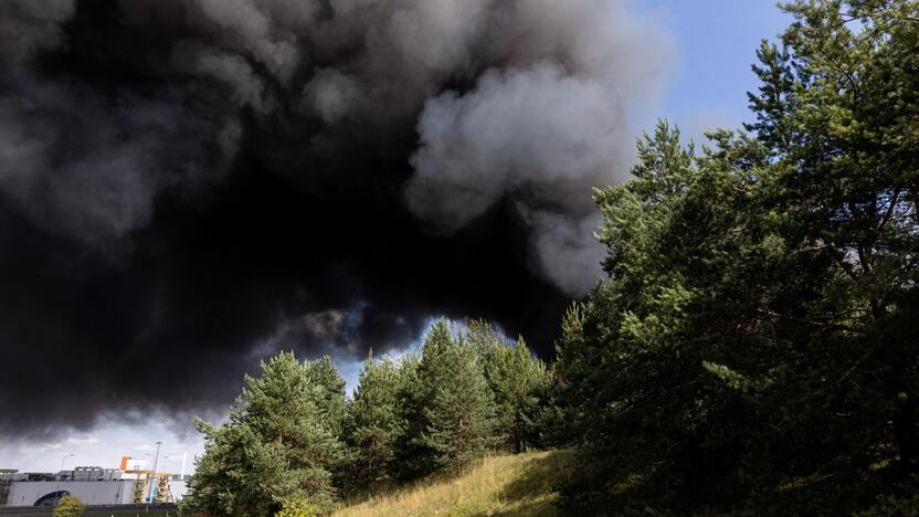 Didžiulis gaisras įmonėje „Ecoservice“