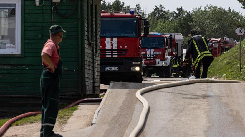 Didžiulis gaisras įmonėje „Ecoservice“