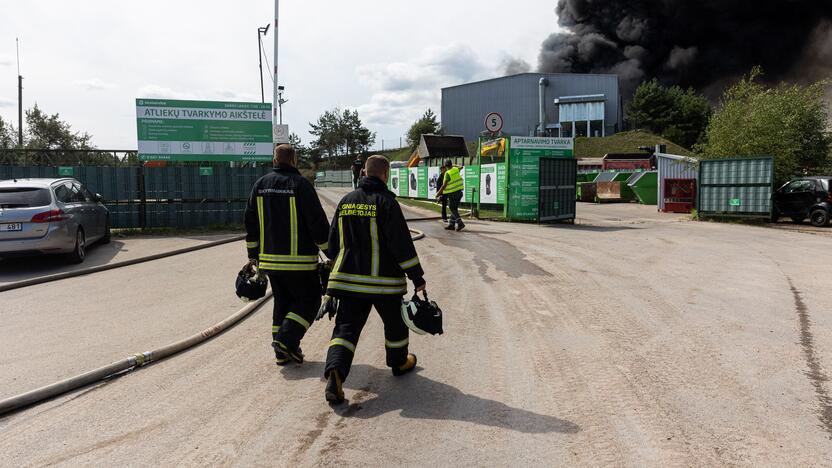 Didžiulis gaisras įmonėje „Ecoservice“