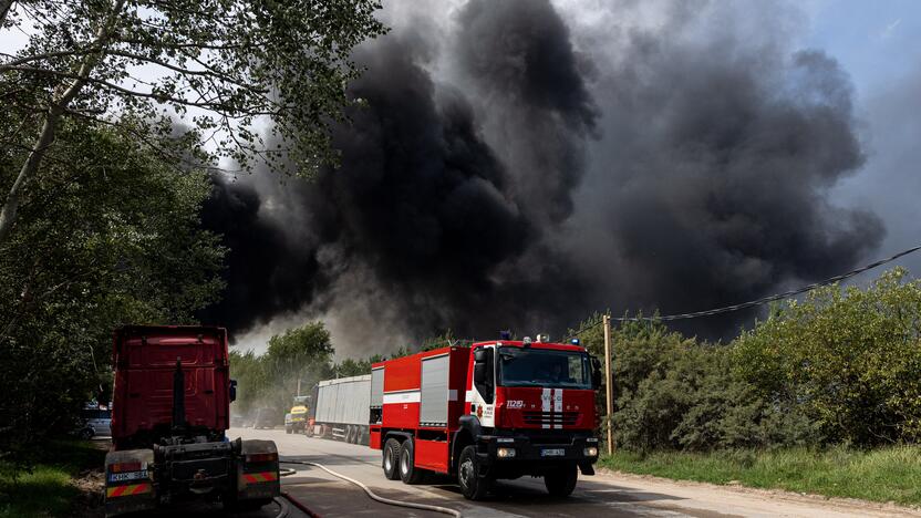 Didžiulis gaisras įmonėje „Ecoservice“