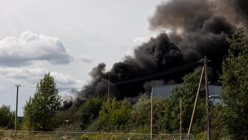 Didžiulis gaisras įmonėje „Ecoservice“