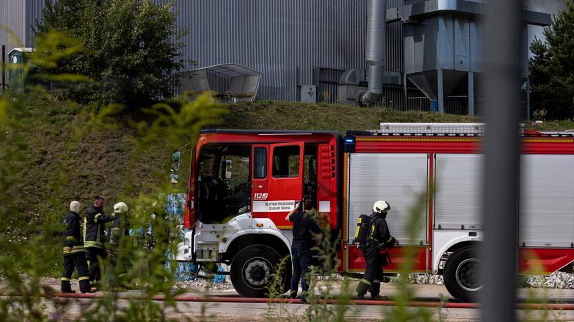 Didžiulis gaisras įmonėje „Ecoservice“