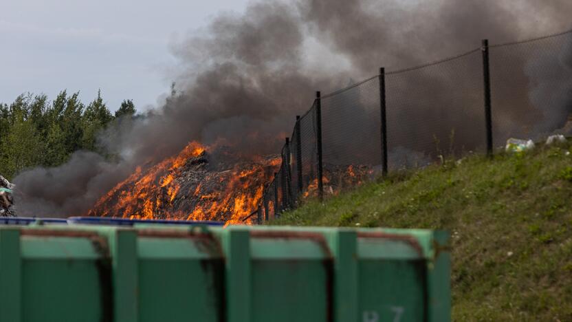 Didžiulis gaisras įmonėje „Ecoservice“