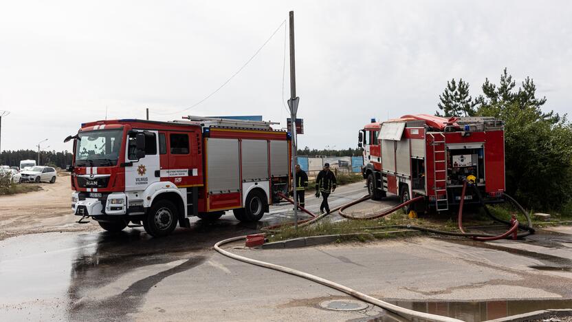 Didžiulis gaisras įmonėje „Ecoservice“