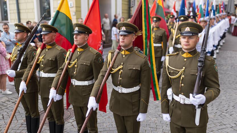 Triumfo eisena  nuo Aušros vartų iki Valdovų rūmų 