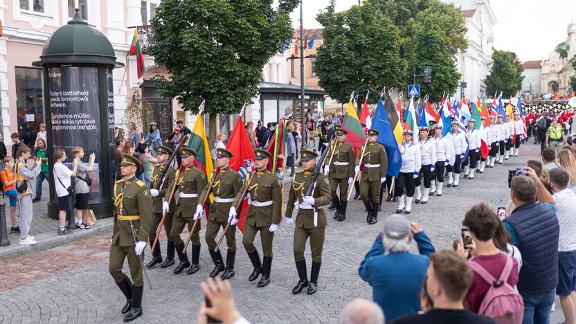 Triumfo eisena  nuo Aušros vartų iki Valdovų rūmų 