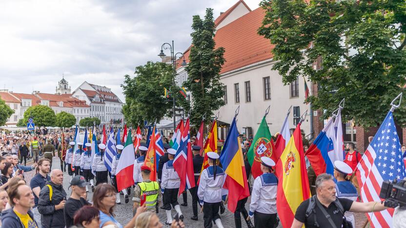 Triumfo eisena  nuo Aušros vartų iki Valdovų rūmų 