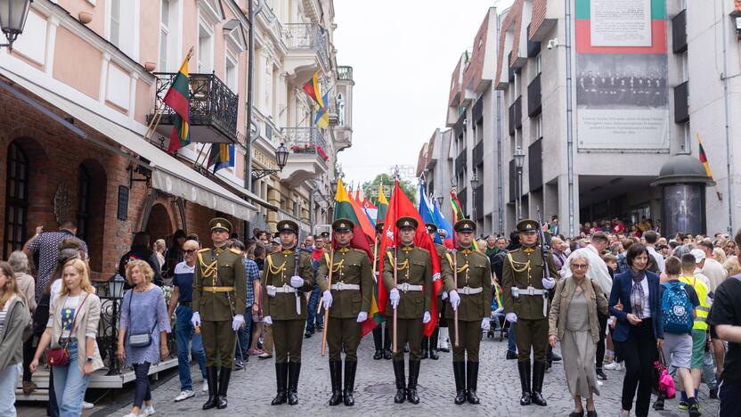 Triumfo eisena  nuo Aušros vartų iki Valdovų rūmų 