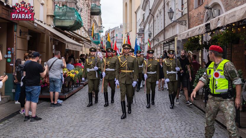 Triumfo eisena  nuo Aušros vartų iki Valdovų rūmų 