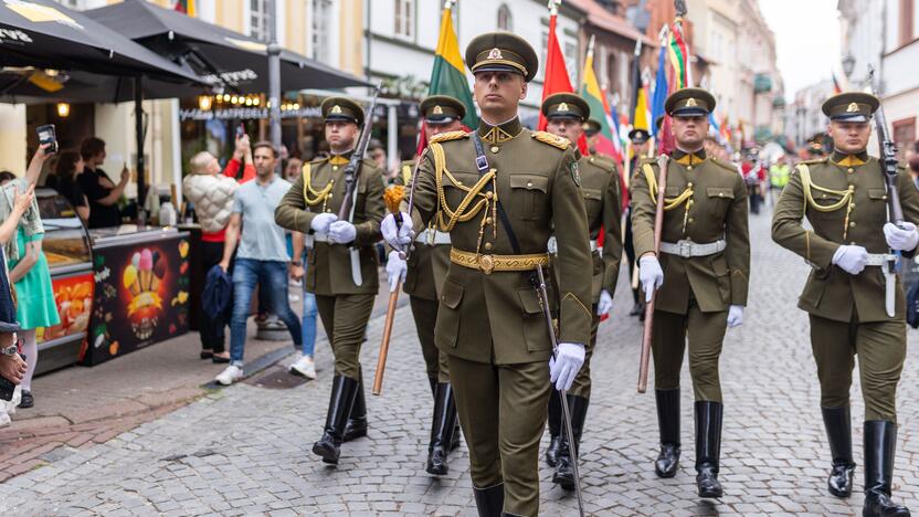 Triumfo eisena  nuo Aušros vartų iki Valdovų rūmų 