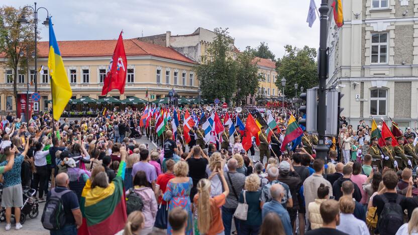 Triumfo eisena  nuo Aušros vartų iki Valdovų rūmų 