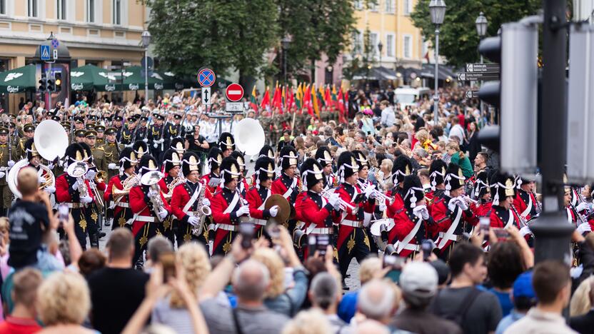 Triumfo eisena  nuo Aušros vartų iki Valdovų rūmų 