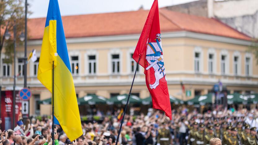 Triumfo eisena  nuo Aušros vartų iki Valdovų rūmų 