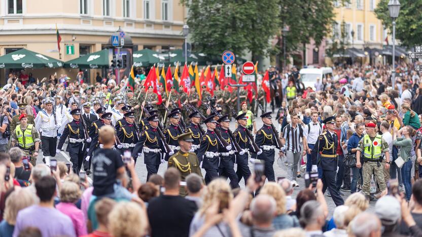 Triumfo eisena  nuo Aušros vartų iki Valdovų rūmų 