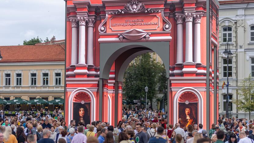 Triumfo eisena  nuo Aušros vartų iki Valdovų rūmų 