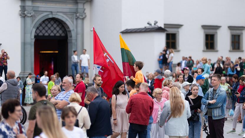 Triumfo eisena  nuo Aušros vartų iki Valdovų rūmų 