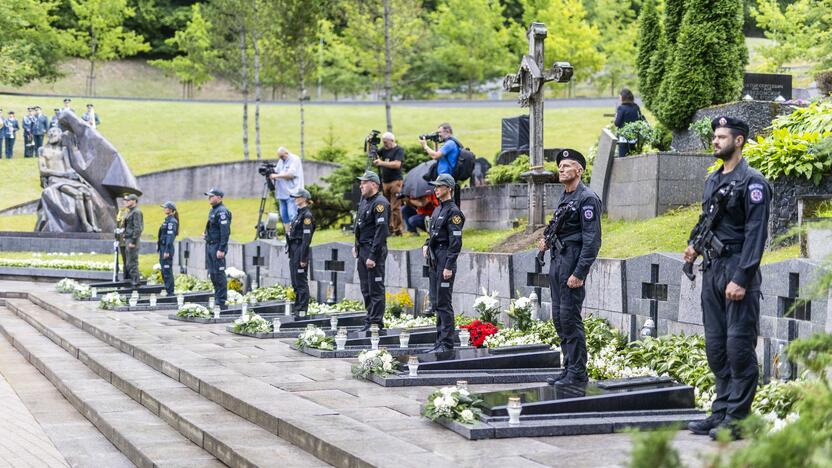 Medininkų žudynių pagerbimo ceremonija Antakalnio kapinėse