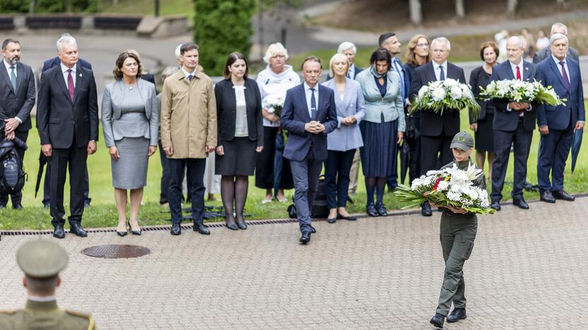 Medininkų žudynių pagerbimo ceremonija Antakalnio kapinėse