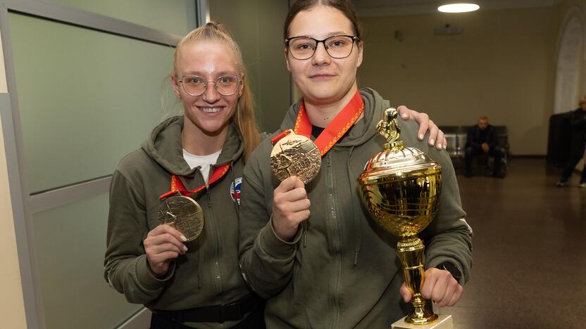  Sėkmė: A.Starovoitova (kairėje) iškovojo Europos čempionato bronzos medalį, o G.Stonkutė – aukso.