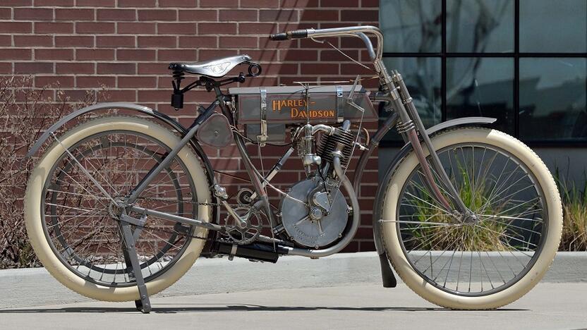 Nupirko: už 1908-ųjų „Harley-Davidson Strap Tank“ aukcione sumokėta 935 tūkst. JAV dolerių.