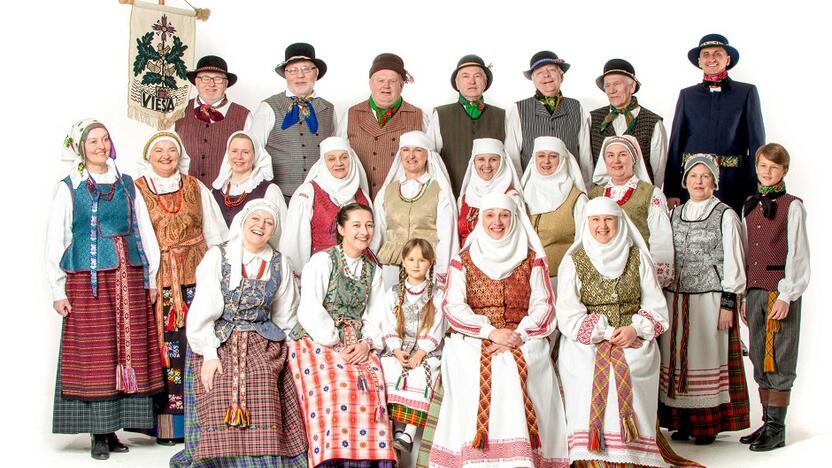 Tapatybė: „Viešia“ – šeimų, puoselėjančių senąsias tradicijas ir liaudies kūrybą, sambūris.