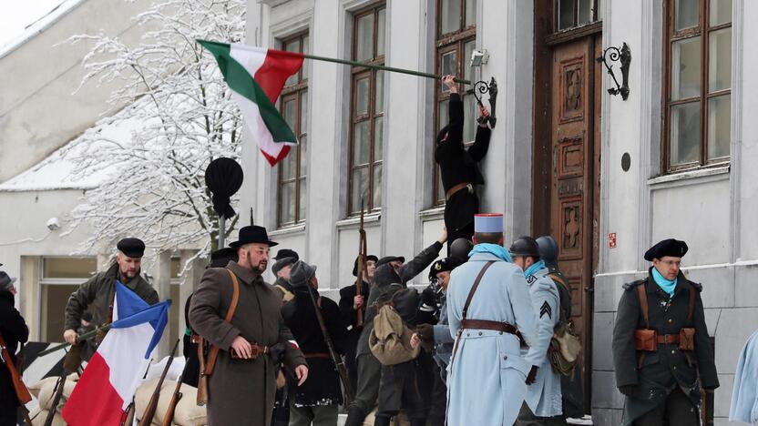 Interpretacija: kasmet įvairiais renginiais minint Klaipėdos krašto dieną, šiandienio propagandinio karo fone 1923 m. lietuvių karinę operaciją Mėmelyje kai kas vis bando prilyginti Donbaso separatistų veiksmams ar Krymo užgrobimui.