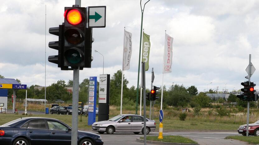 Sankryžos: skaičiuojama, kad nuo šviesoforų nuėmus žaliąsias rodykles sankryžos taps perpus mažiau pralaidžios.