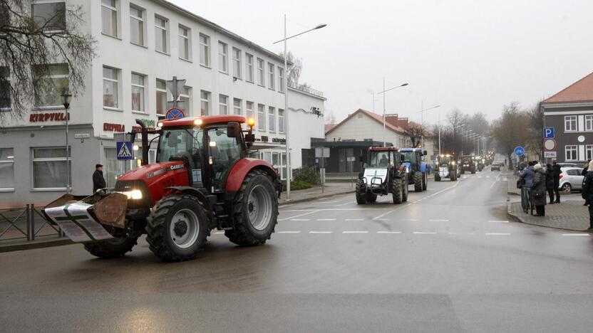 Pajūrio ūkininkai protestavo traktorių vilkstinėmis