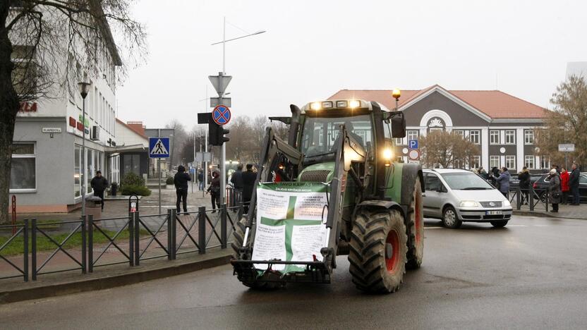 Pajūrio ūkininkai protestavo traktorių vilkstinėmis