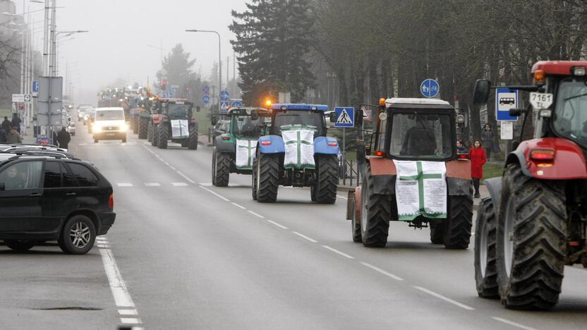 Pajūrio ūkininkai protestavo traktorių vilkstinėmis