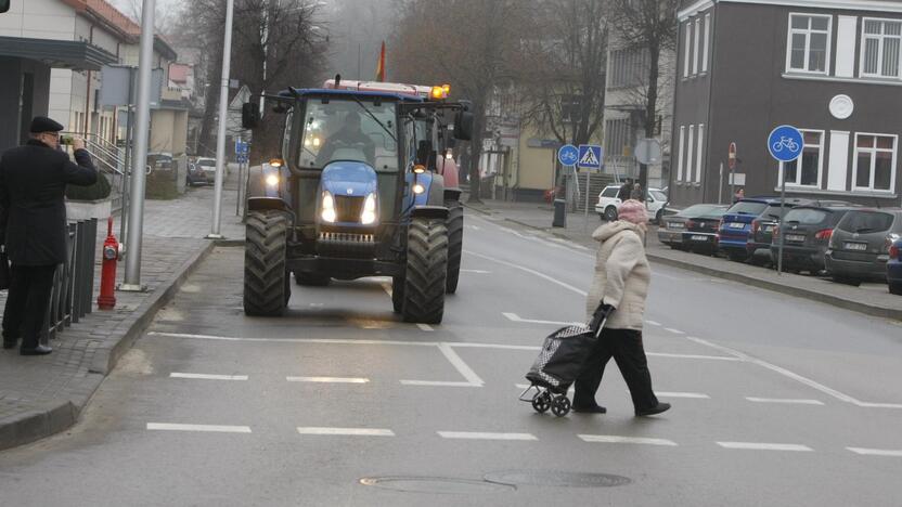 Pajūrio ūkininkai protestavo traktorių vilkstinėmis