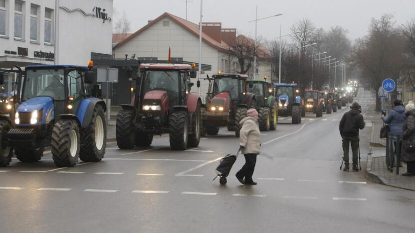 Pajūrio ūkininkai protestavo traktorių vilkstinėmis