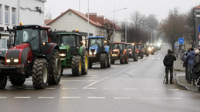 Pajūrio ūkininkai protestavo traktorių vilkstinėmis