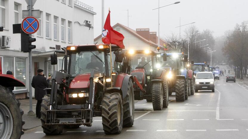 Pajūrio ūkininkai protestavo traktorių vilkstinėmis