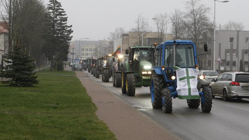 Pajūrio ūkininkai protestavo traktorių vilkstinėmis