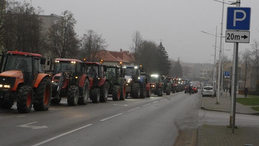 Pajūrio ūkininkai protestavo traktorių vilkstinėmis