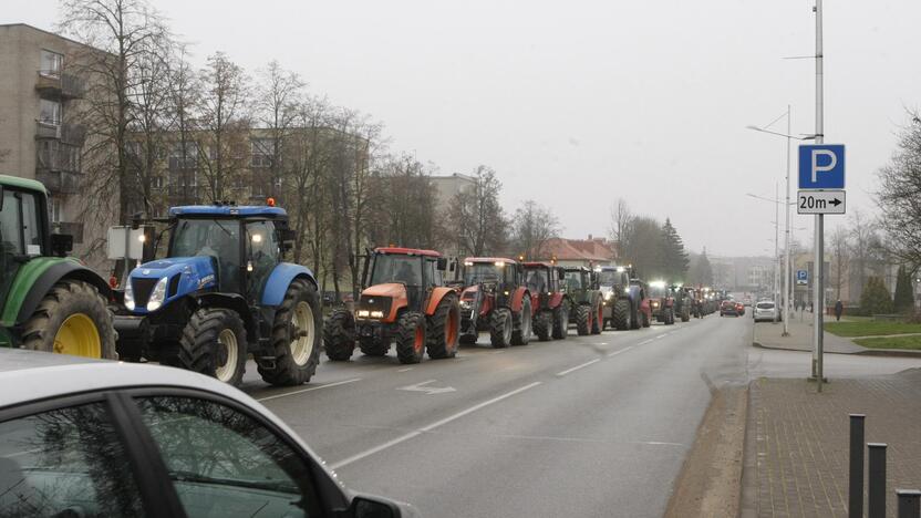 Pajūrio ūkininkai protestavo traktorių vilkstinėmis