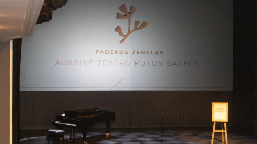 Nacionaliniame Kauno dramos teatre išdalintos „Auksinės teatro rūtos šakelės“