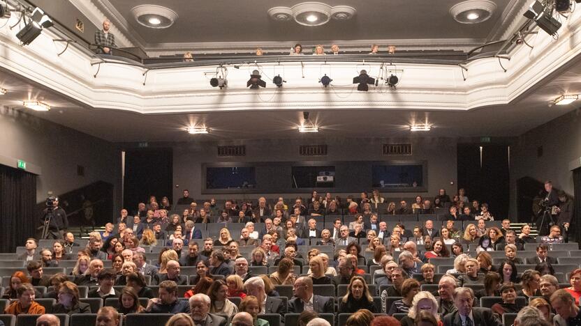 Nacionaliniame Kauno dramos teatre išdalintos „Auksinės teatro rūtos šakelės“