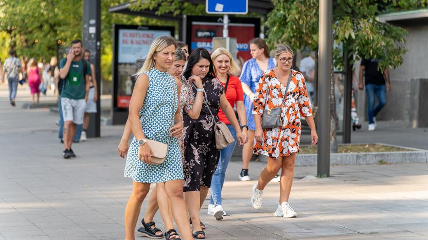 Žmonės renkasi į Jessicos Shy koncertą