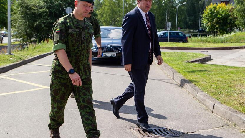 Sausumos pajėgų vado pareigų perdavimo ceremonija