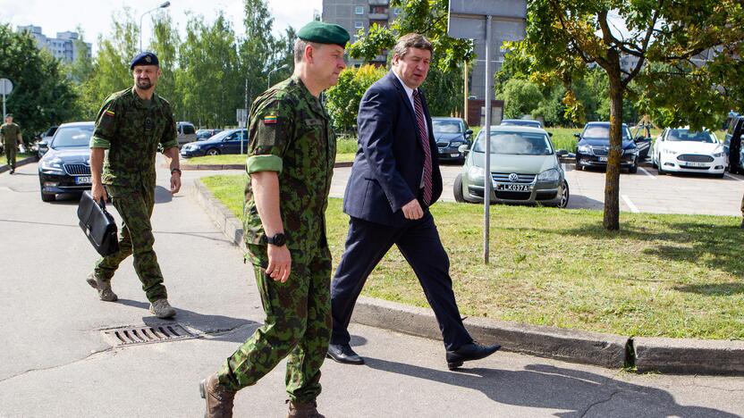 Sausumos pajėgų vado pareigų perdavimo ceremonija