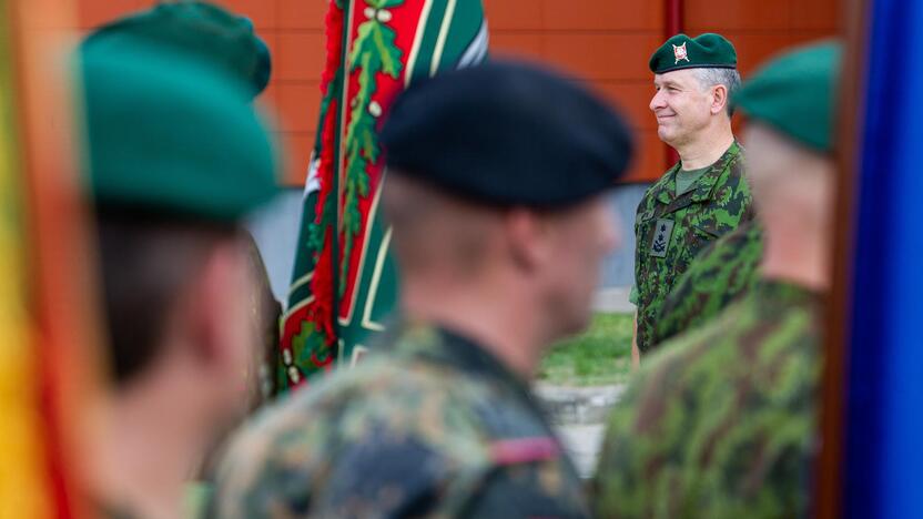 Sausumos pajėgų vado pareigų perdavimo ceremonija