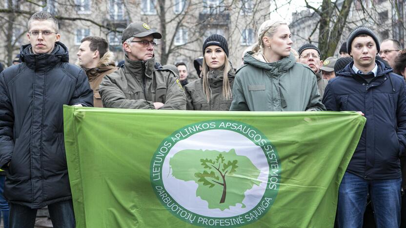 Pareigūnų protestas prie Seimo