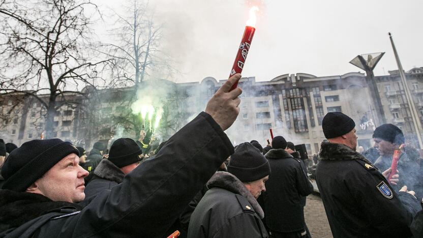 Pareigūnų protestas prie Seimo