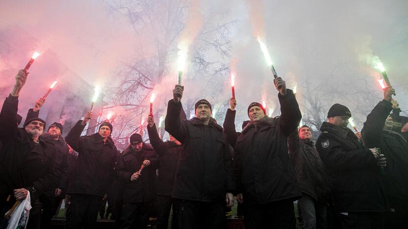 Pareigūnų protestas prie Seimo