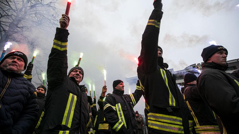 Pareigūnų protestas prie Seimo