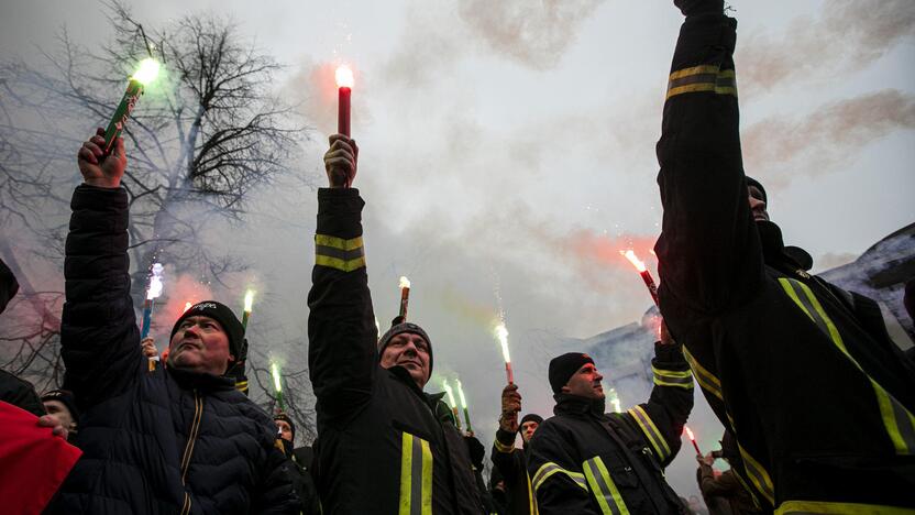 Pareigūnų protestas prie Seimo