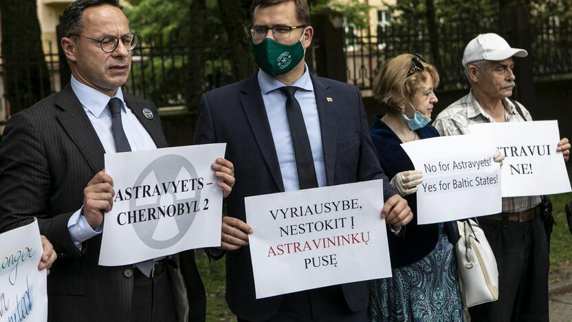 Piketas prie Latvijos ambasados Vilniuje